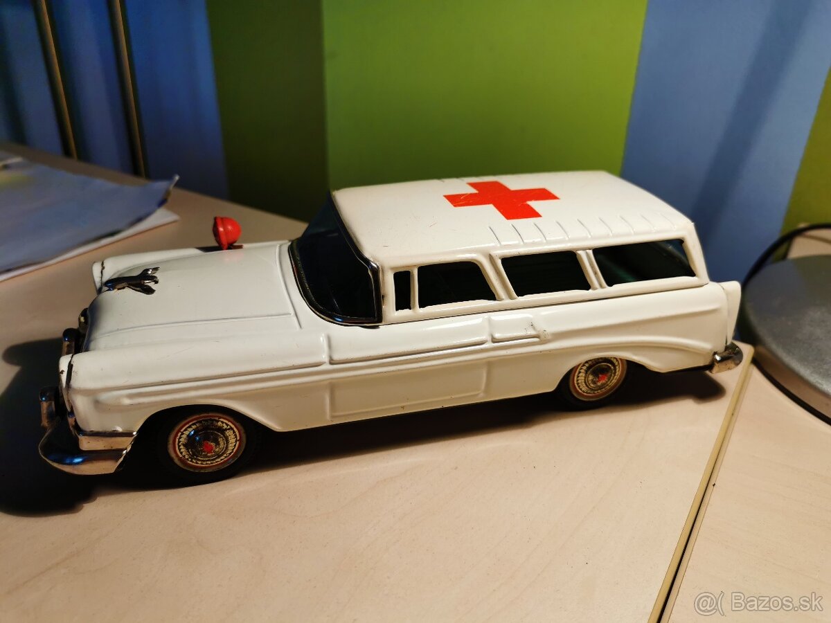 Bandai Chevrolet Ambulancia - 2