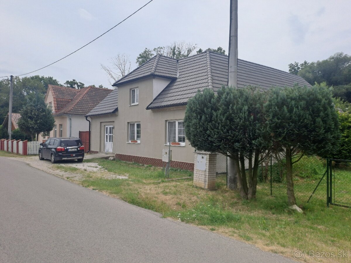 Rodinný dom v Bzinciach pod Javorinou - 2