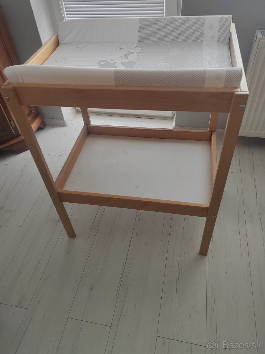 Prebaľovací pult - 2