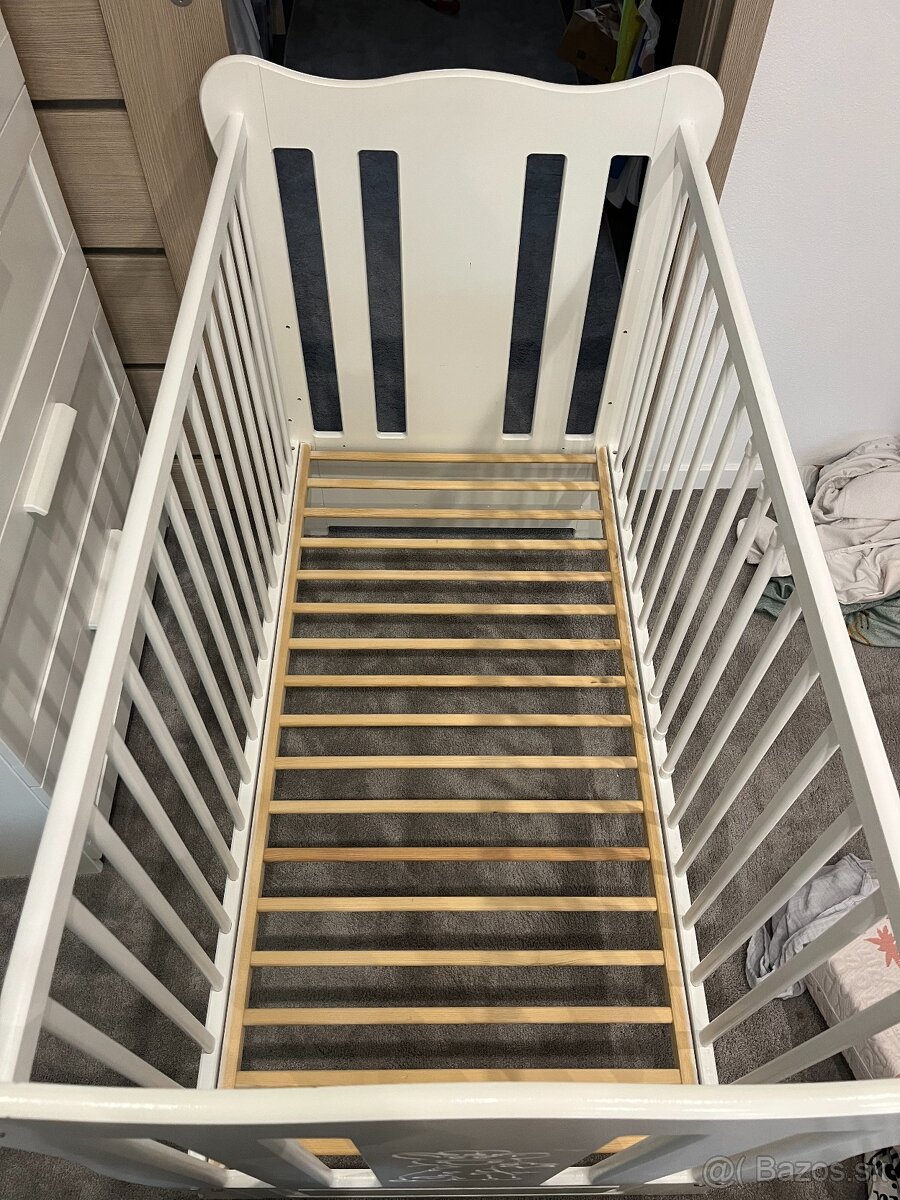 Zachovalá biela postielka - 2