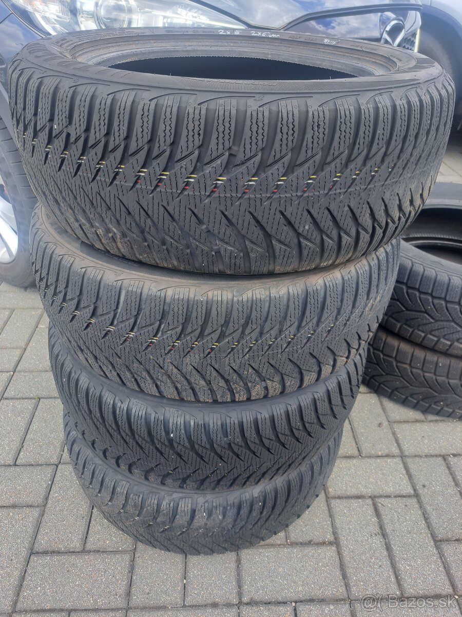 Goodyear Ultragrip 8, 205/55/16 Zimné - 2
