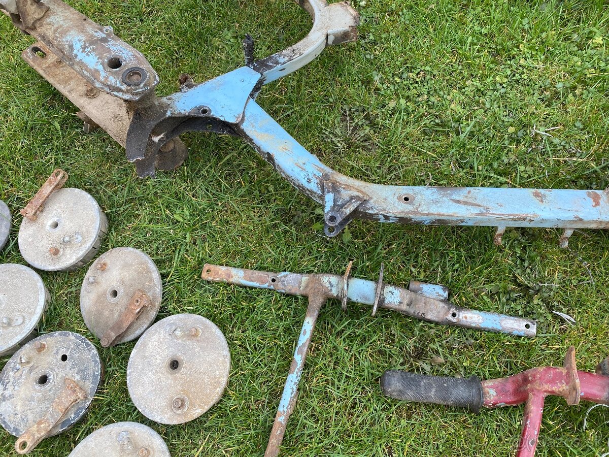 JAWA PIONIER - RÁM , STUPAČKOVÝ KRÍŽ, BUBON - 2