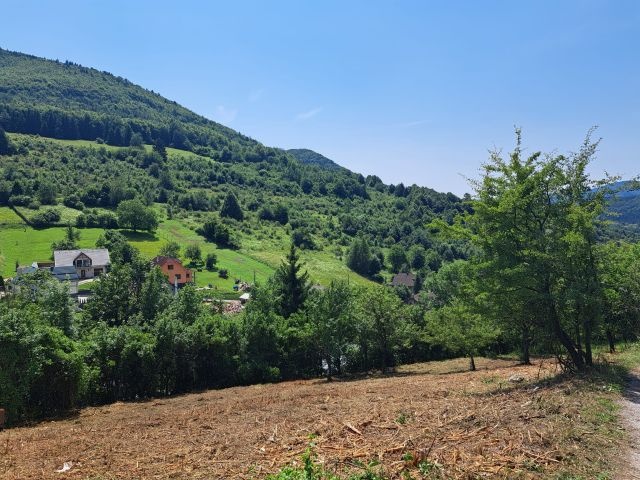 Slnečný stavebný pozemok 659 m2 v obci Čavoj - 2