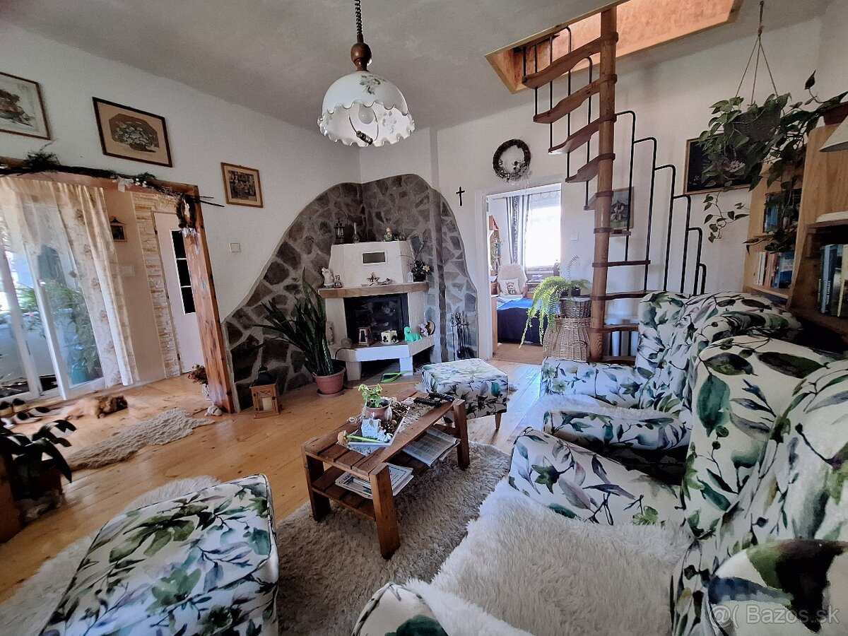 Ponúkame na predaj rodinný dom v obci Mýtna - 2