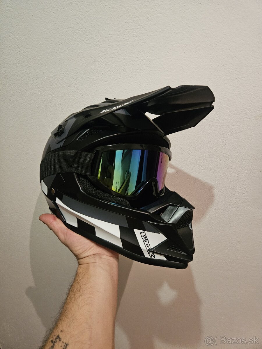 Prilba na bicykel. - 2