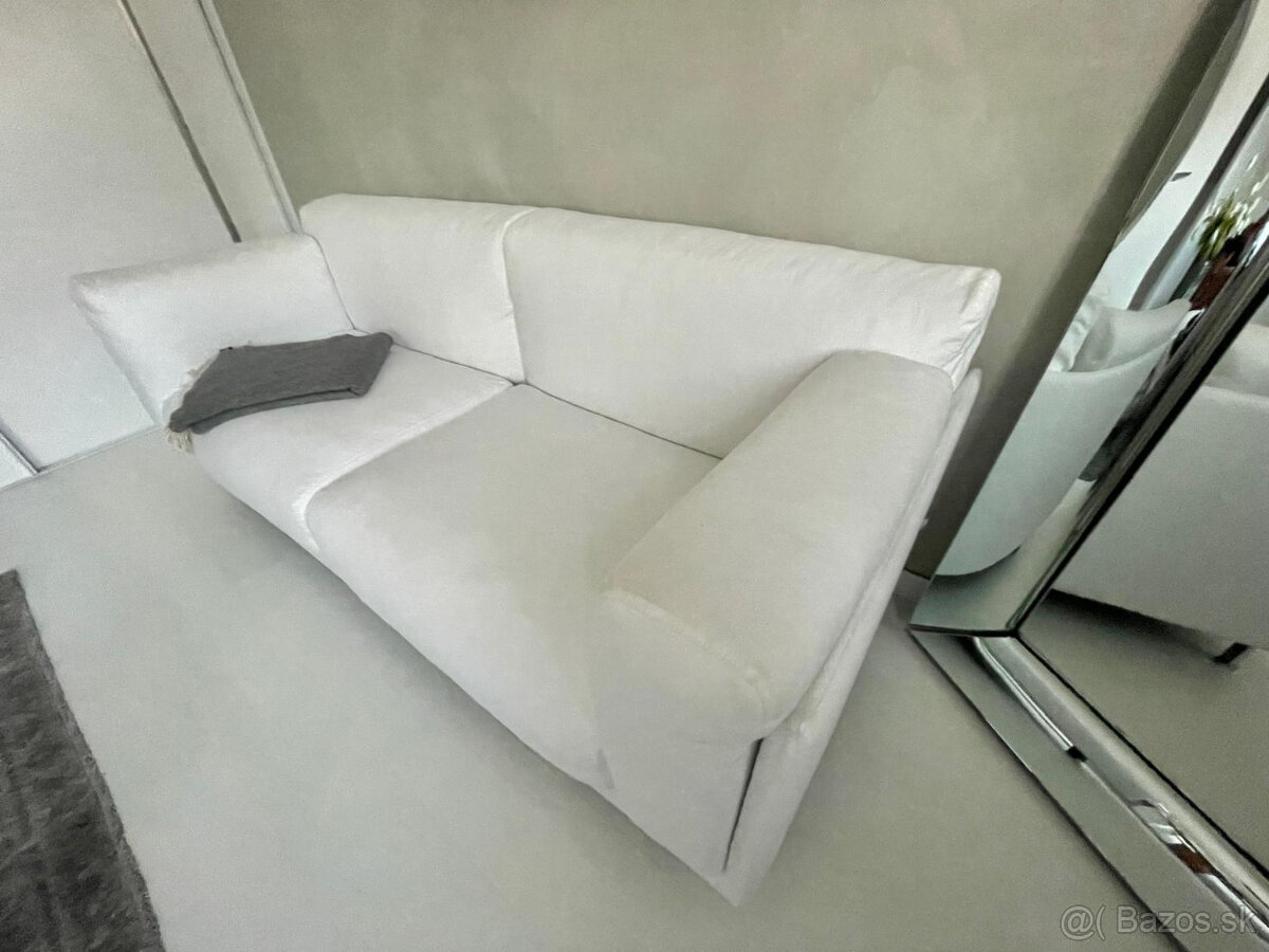 Biela látková sedačka, zn. Gruppofox IT - 2