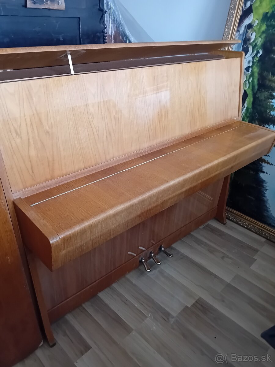 Ponúkam pianíno Petrof - 2