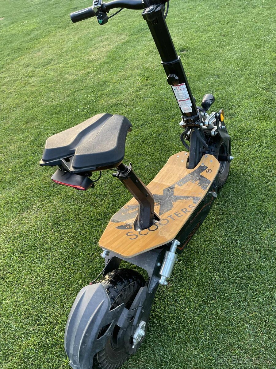 Elektrická kolobežka s sedadlom - 2