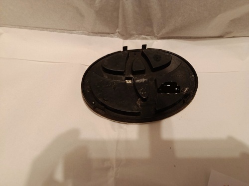 predny znak toyota 15x10,5 7531100030 40€ - 2