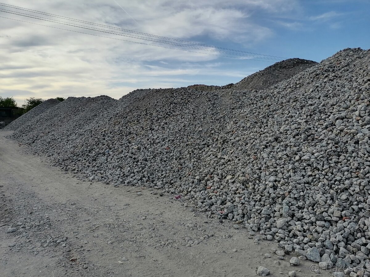 Predám drvený recyklát - 2