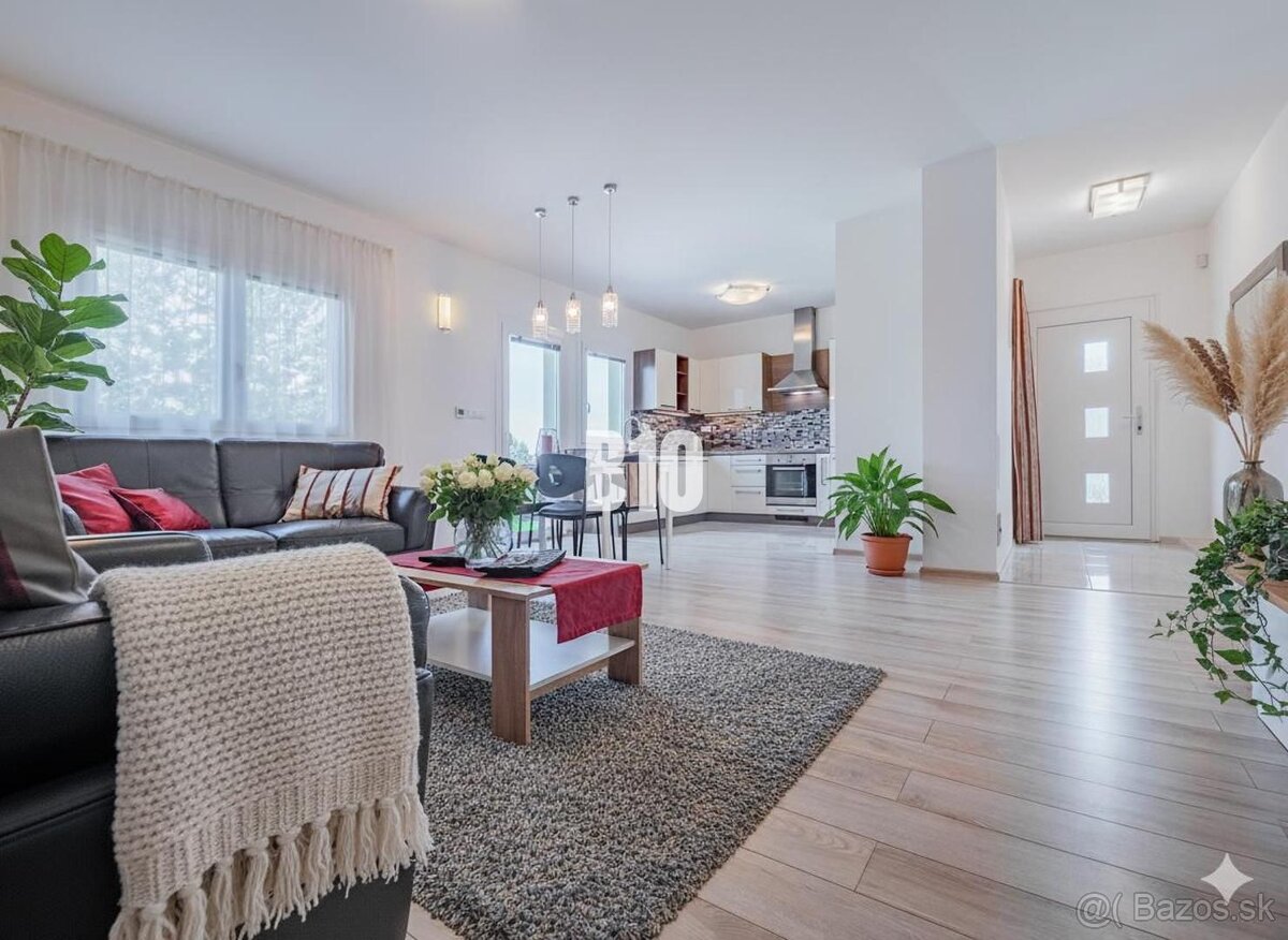 Rodinný dom v Meste na BÝVANIE alebo PODNIKANIE - 2