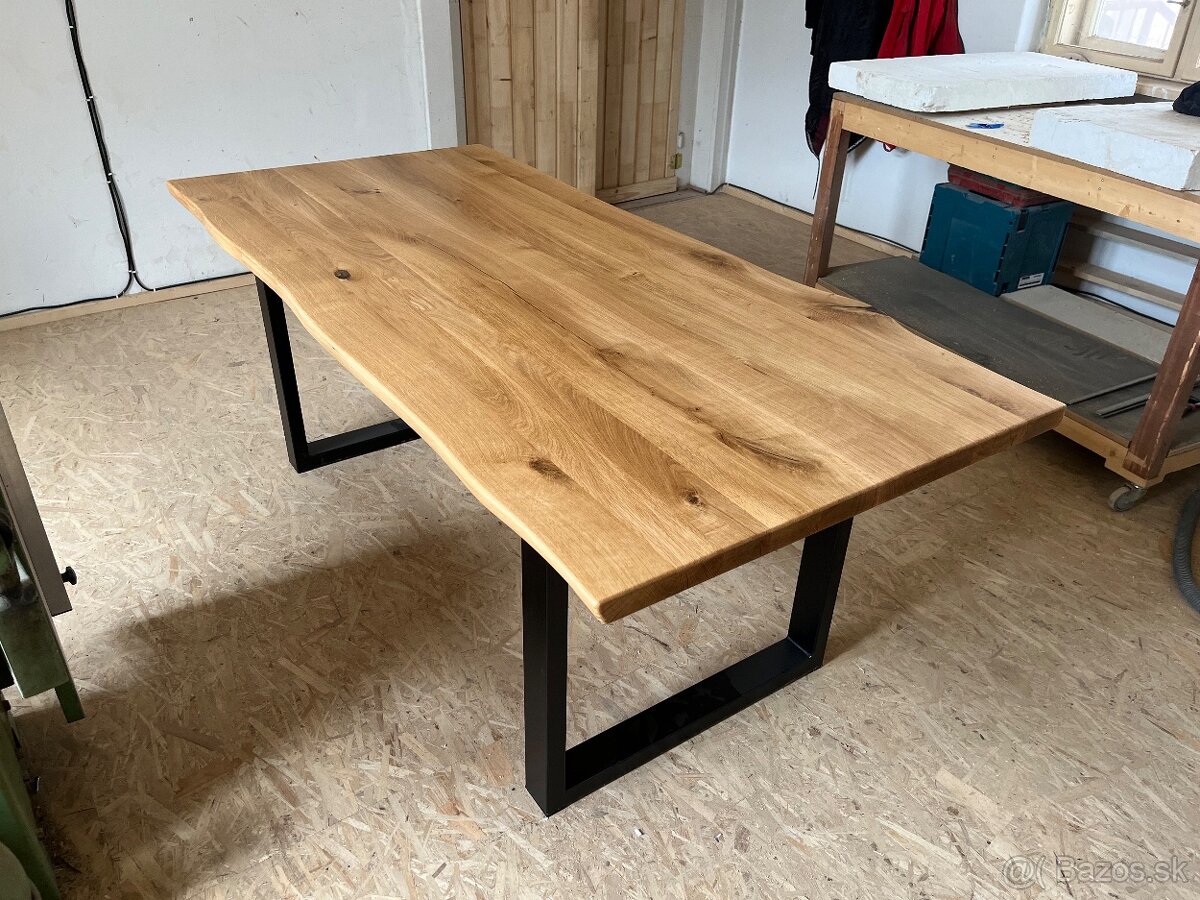 Masívny jedálenský stôl s prírodnou hranou - 2