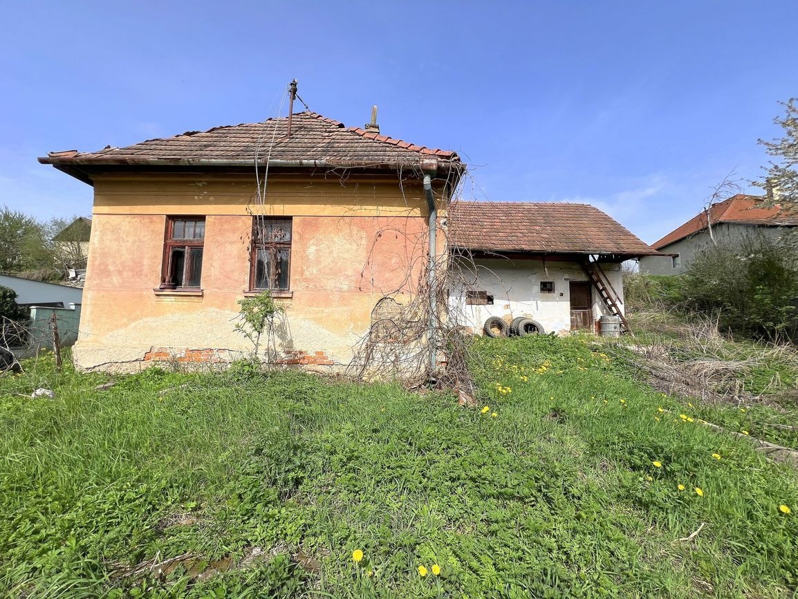 PREDAJ dom s pozemkom 749 m² v obci Malé HOSTE - 2