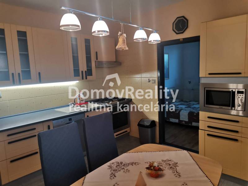 Na predaj 4-izbový veľkometrážny byt, časť Východ. Topoľčan - 2