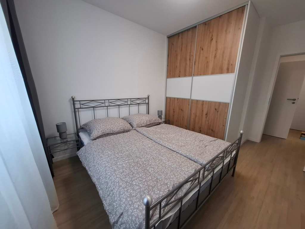 2 izb byt do prenájmu Nitra Hornostavská zariad. parkovanie - 2