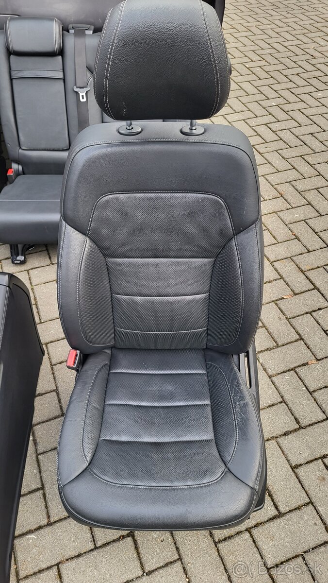 Mercedes GLE sedacky - 2