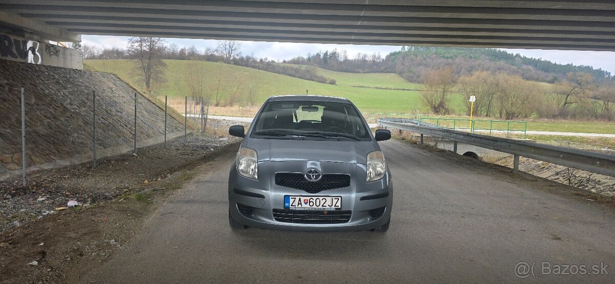 TOYOTA Yaris - 2