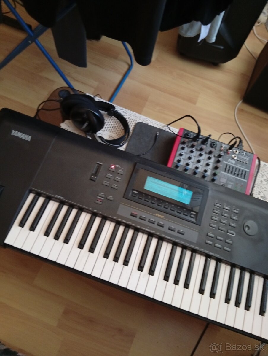 Yamaha QS300 workstation - 2