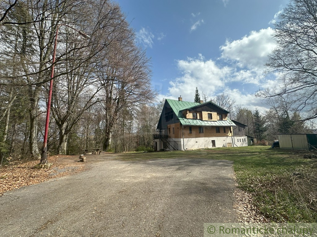 Exkluzívne: Veľká chata na peknom mieste Kokava-Línia. - 2