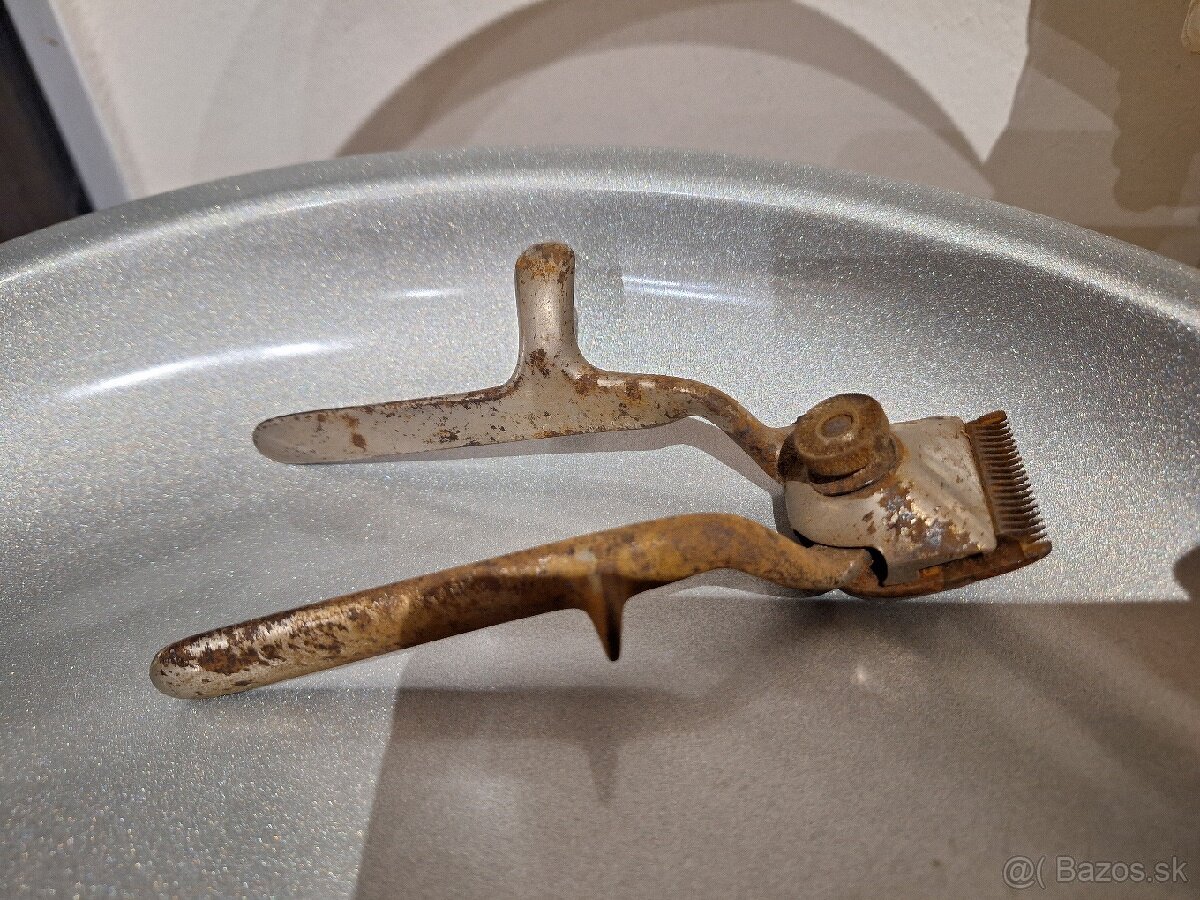 Starý ručný zastrihávač vlasov - 2