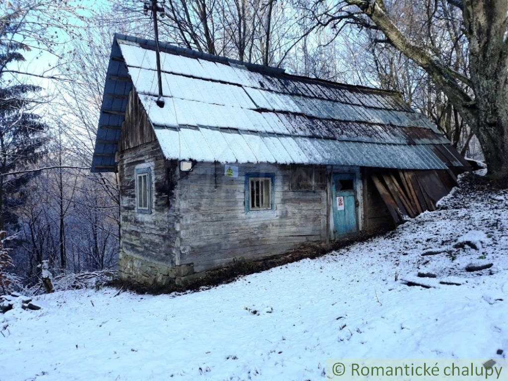 Dve drevenice na jednom pozemku v horách Javorníkov na pre - 2
