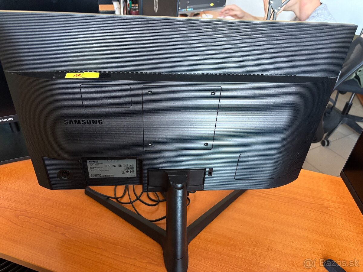 Samsung F24T350FHR – 24" IPS Full HD monitor - 2
