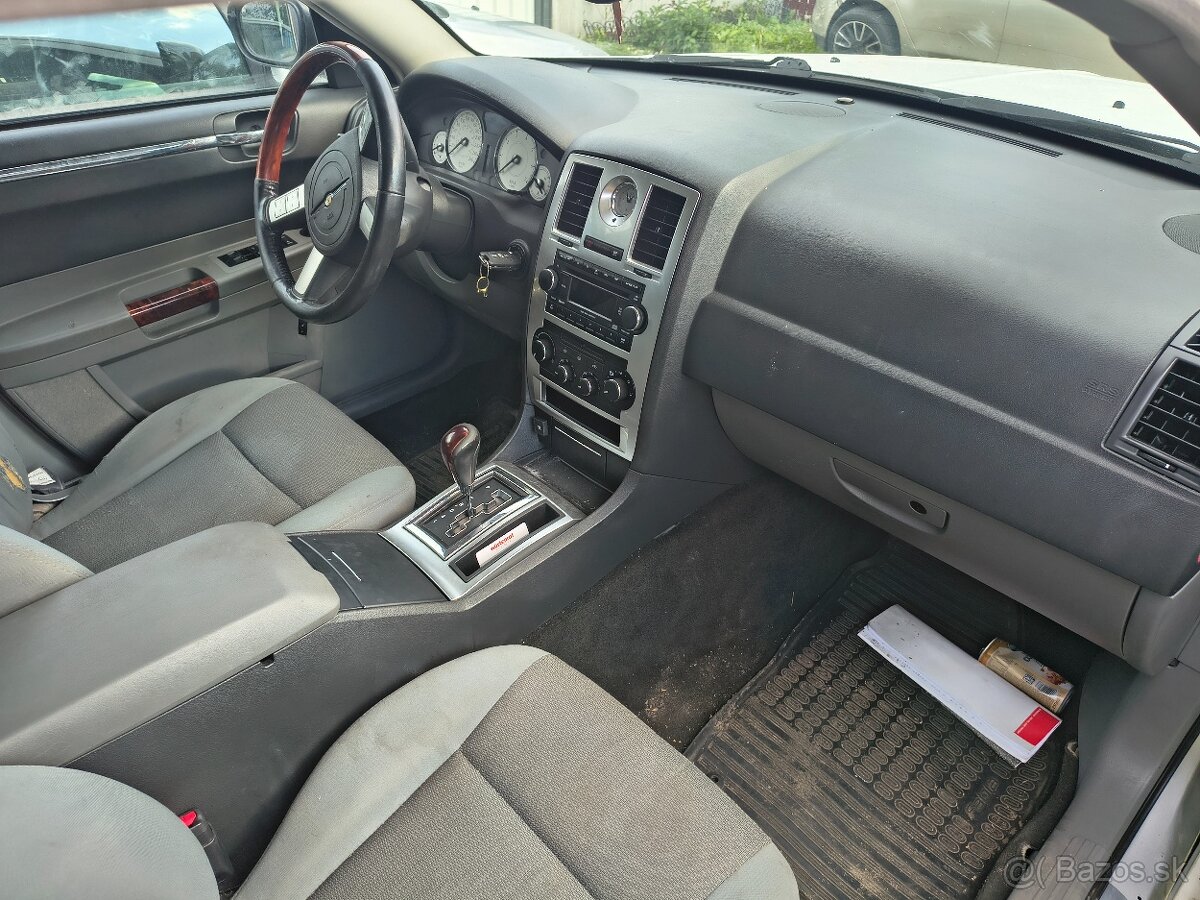 Predám Chrysler 300 C 2.7 benzín v 6 - 2