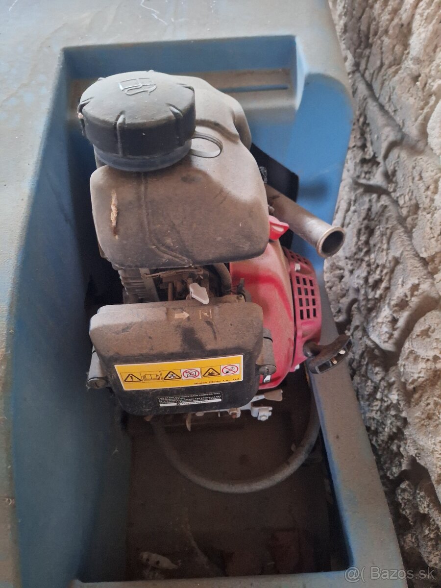 Motorová zametacia metla - 2