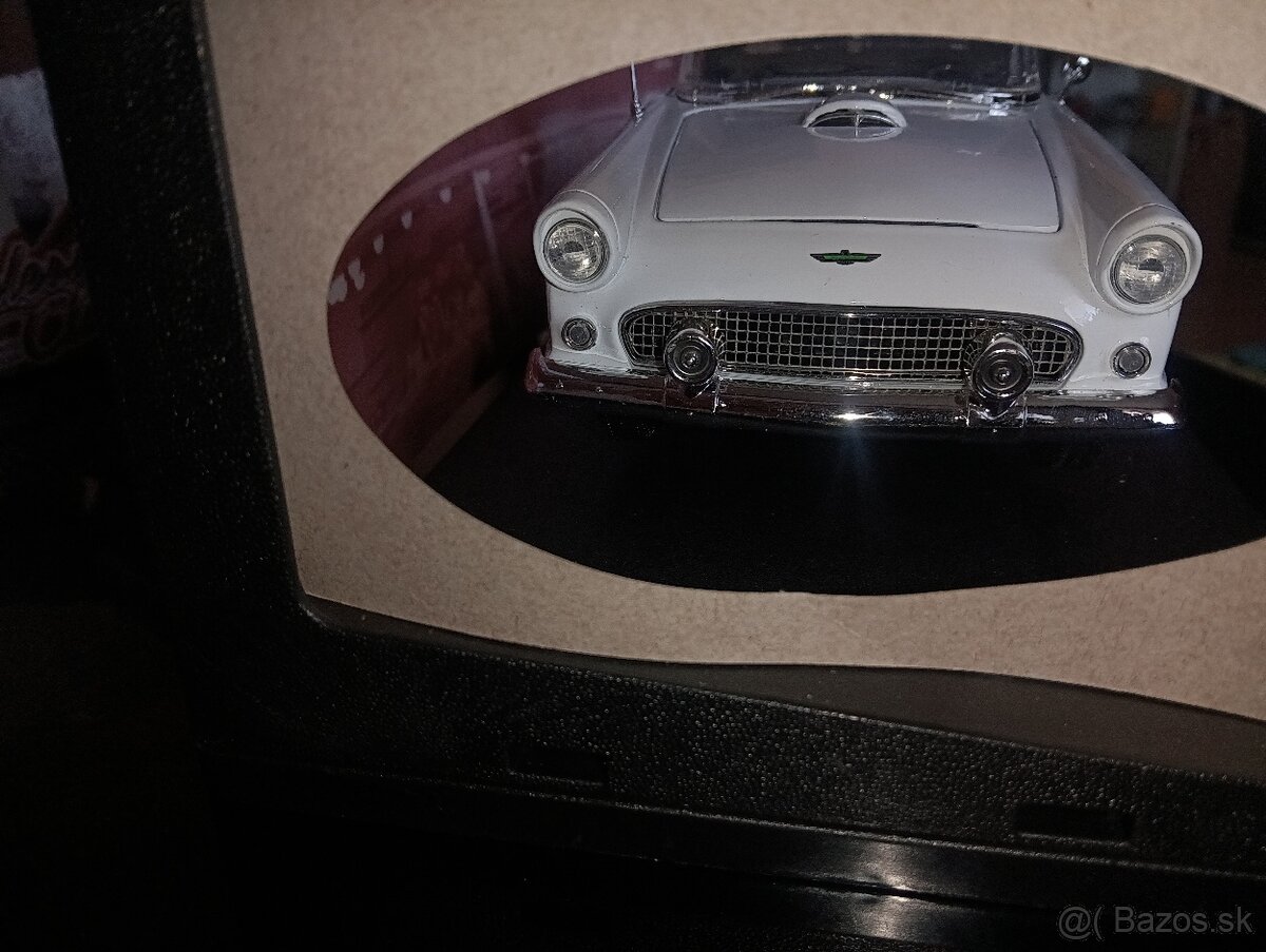 Predám Ford Thunderbird 1:18 - 2