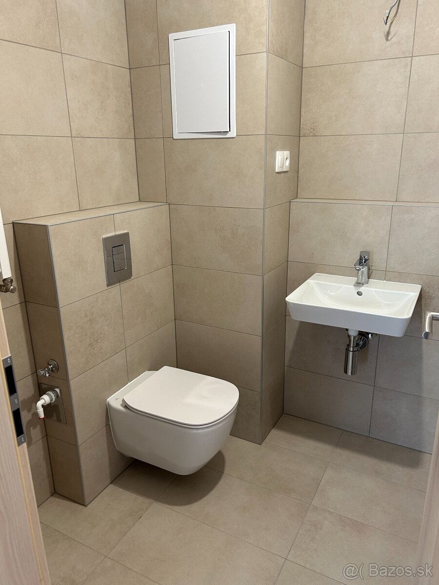 Skolaudovaný-2 izb. bytu s balkónom a parkovaním - B. Kostol - 2