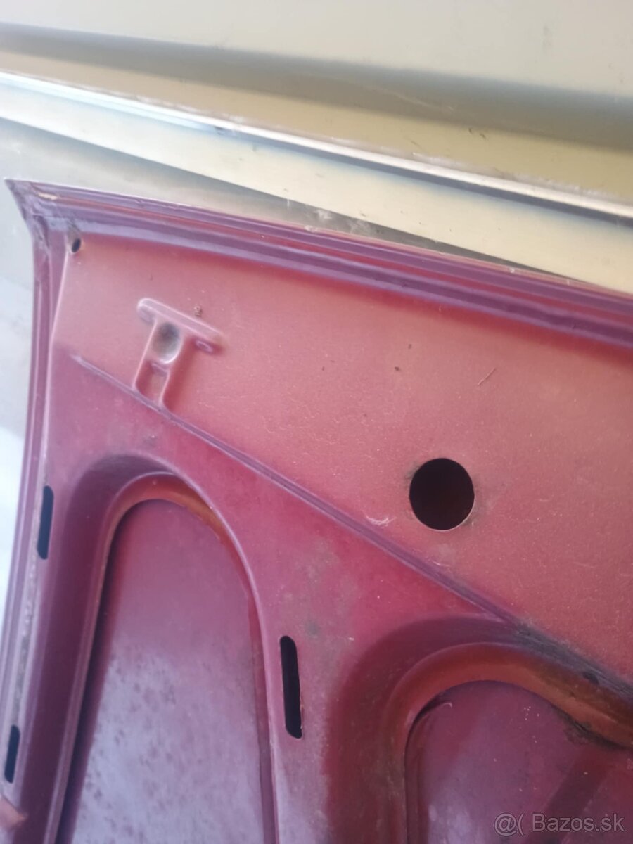 Predám prednú kapotu škoda favorit - 2