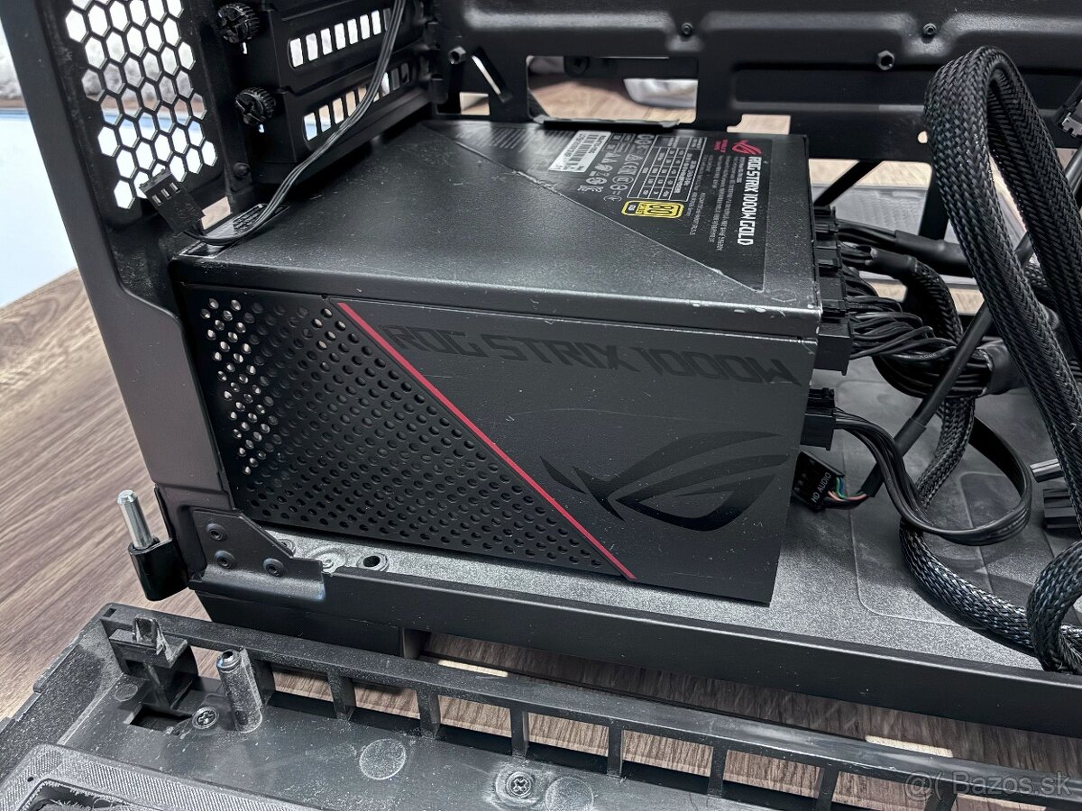 Set: ASUS ROG Strix 1000W Gold + Corsair 400C - 2