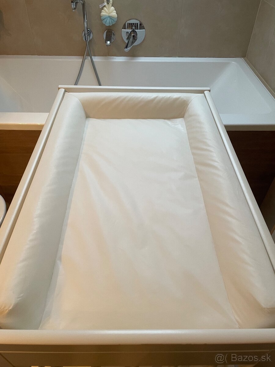Prebaľovací stôl Ikea + podložka - 2
