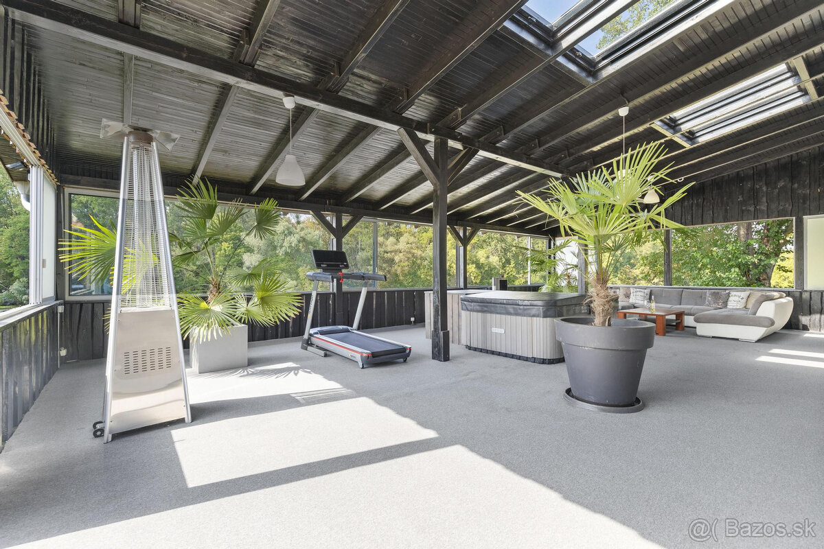 Na predaj štýlový penzión s priamym prístupom k vode v obci - 2