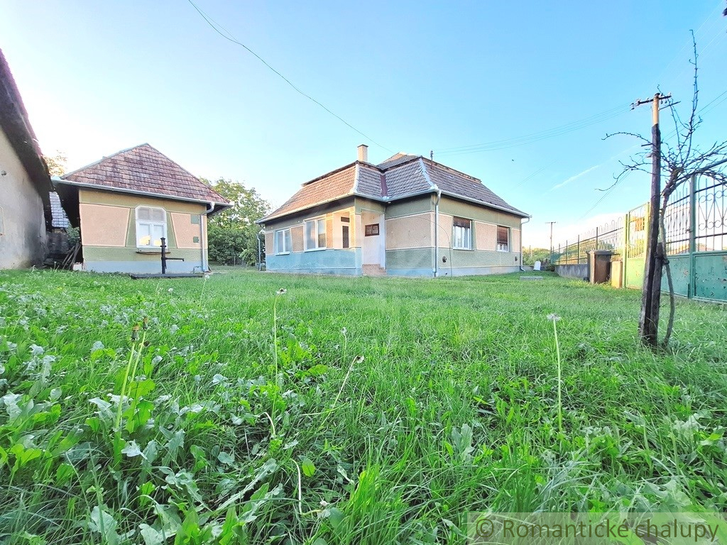 Priestranný štvorizbový rodinný dom na hospodárenie v tich - 2