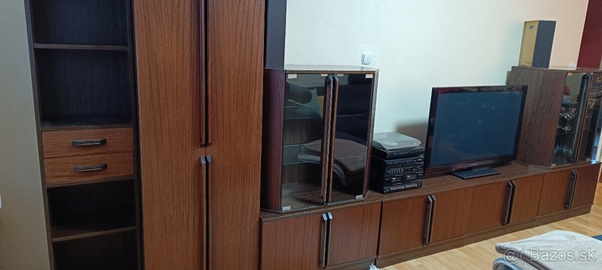 Darujem obývaciu stenu - 2