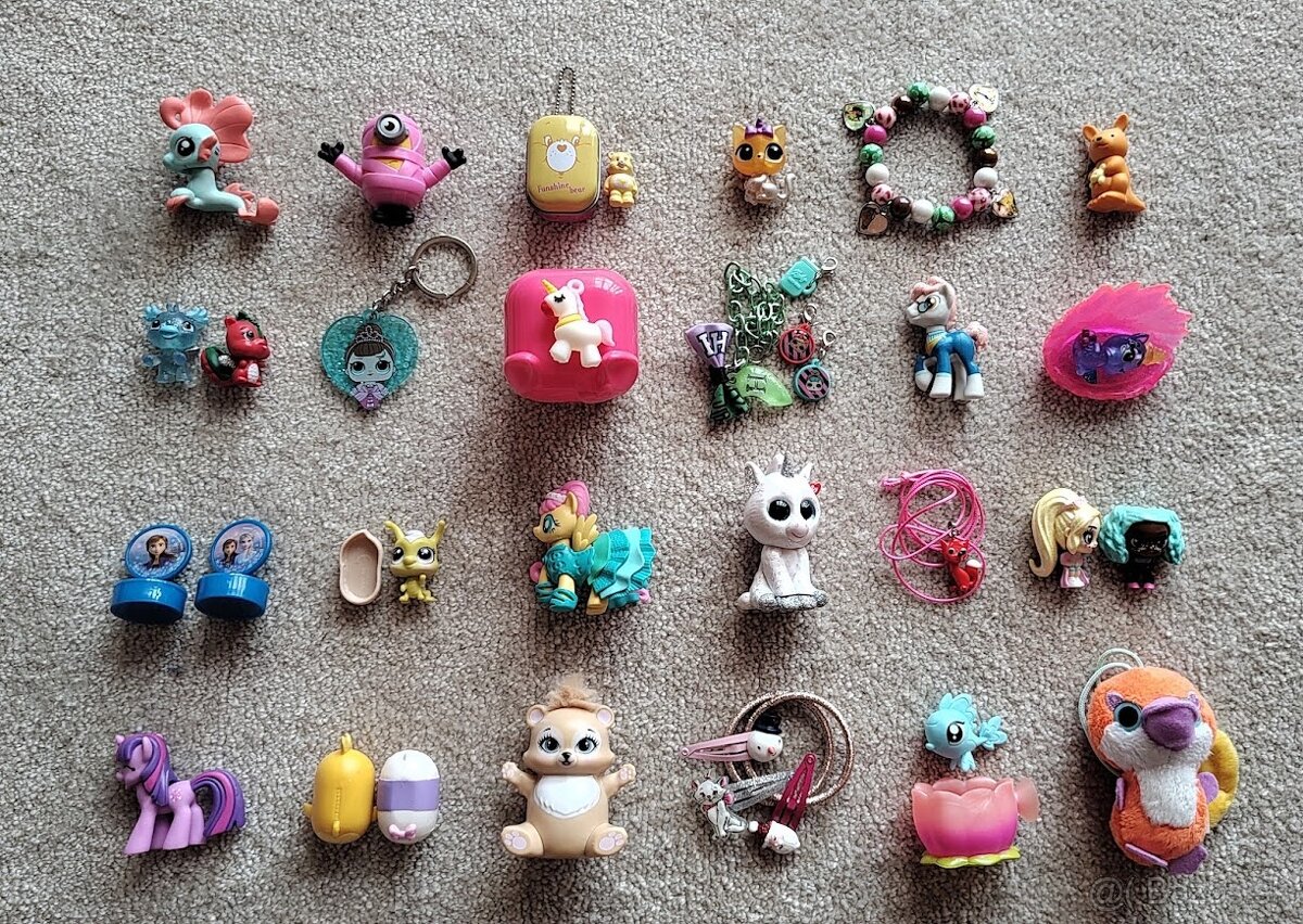 Adventný kalendár - drobné hračky - 2