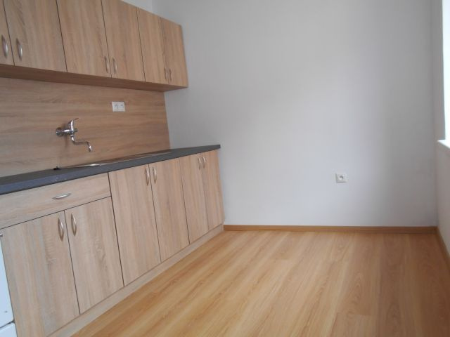 Prenájom bytu 2 + 1 v Čadci - centrum - 2