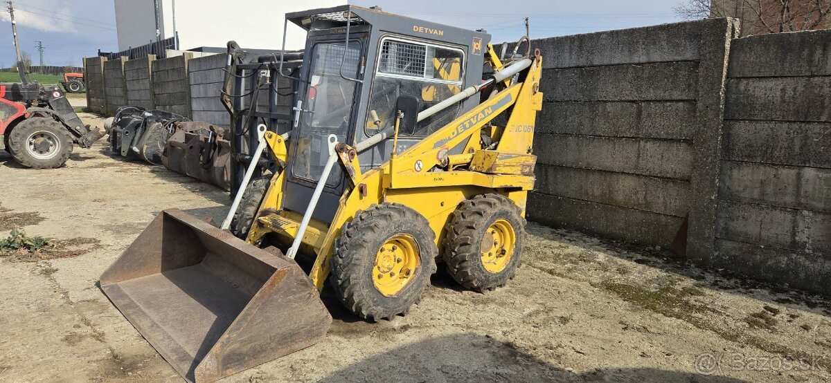 Kupim unc locust novotny - 2