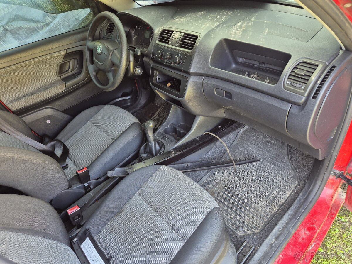 Fabia 2 rozpredám HOLOMOTOR PREDANÝ - 2