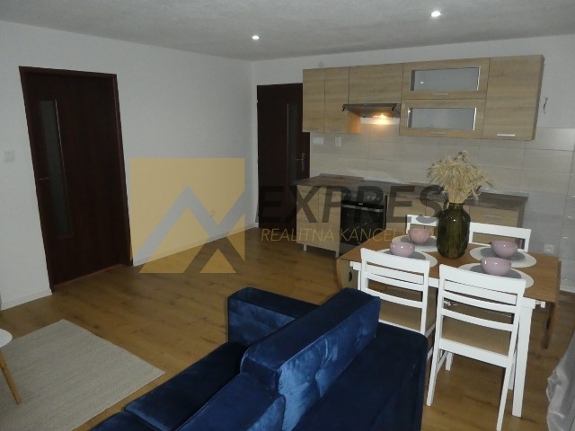 RK EXPRES - na predaj 4 izbový byt v Handlovej, 87 m2, kompl - 2