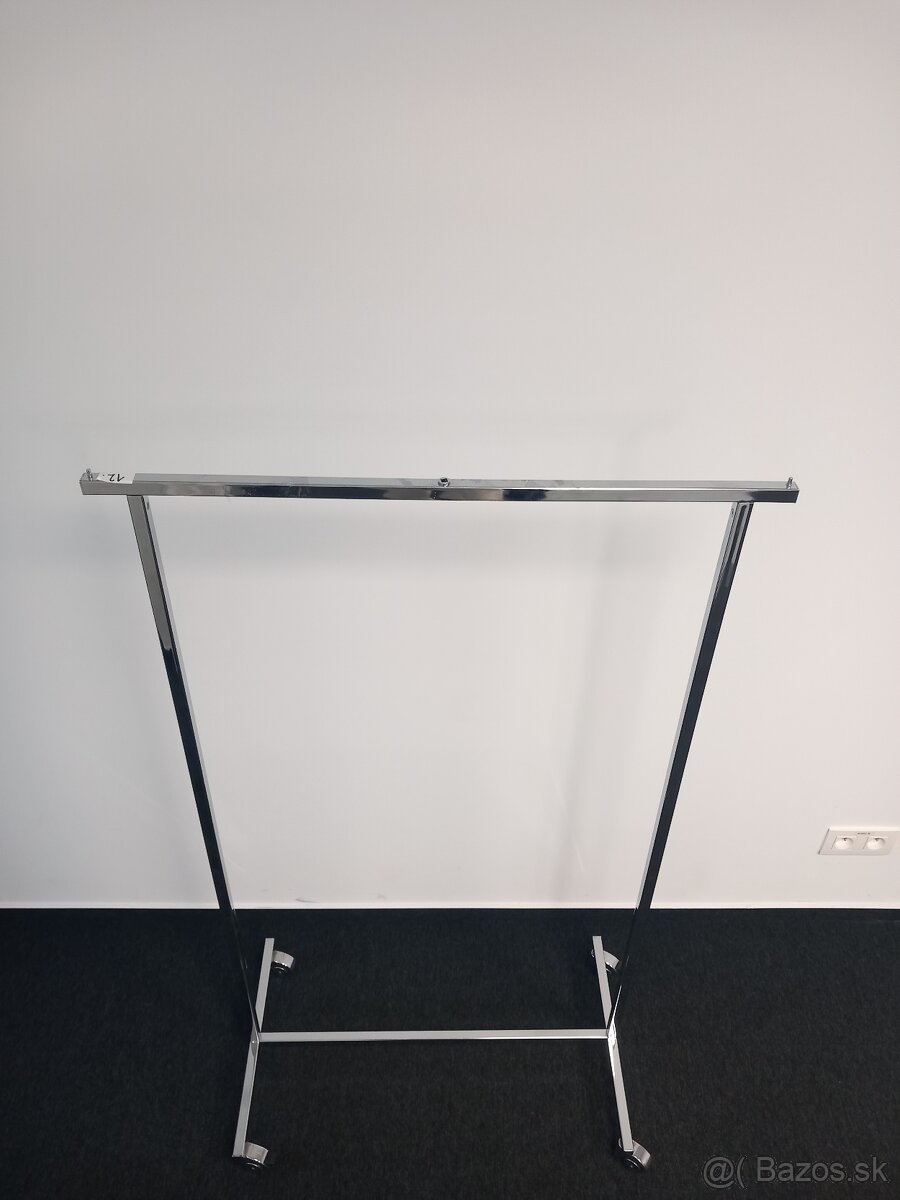 stojan na vešiaky na kolieskach – položka 47- 50 - 2