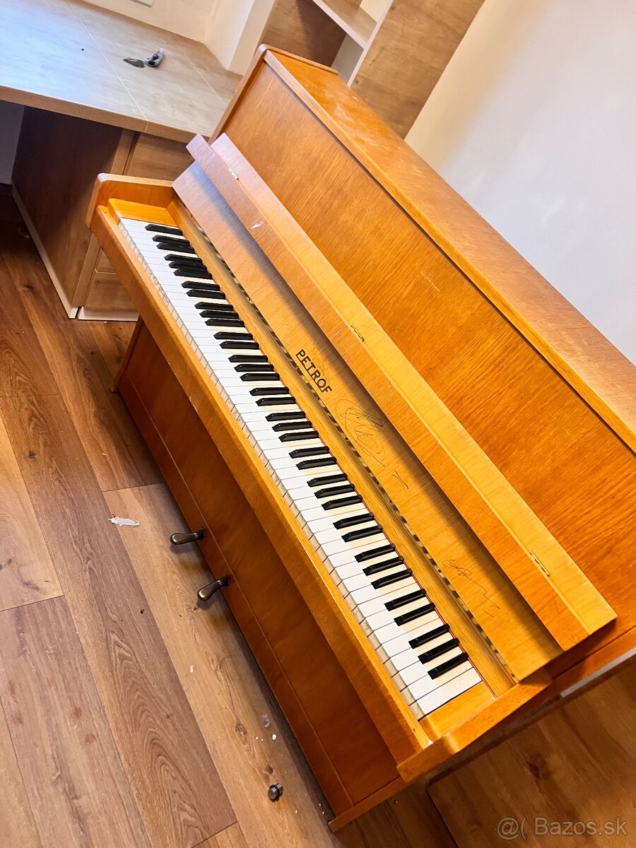 Klavir Petrof - 2
