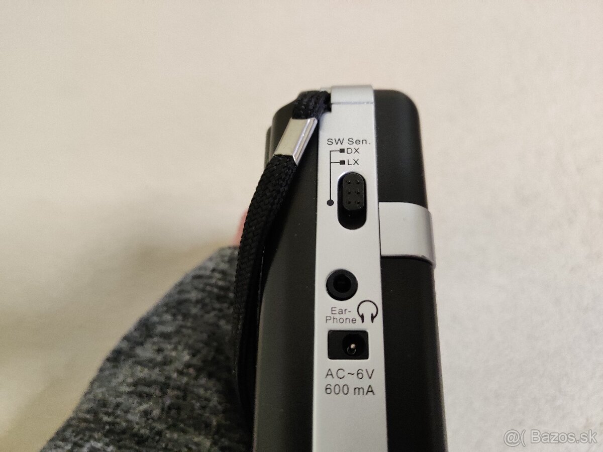 Predám staršie rádio Medion aj na prípojku 6V. - 2