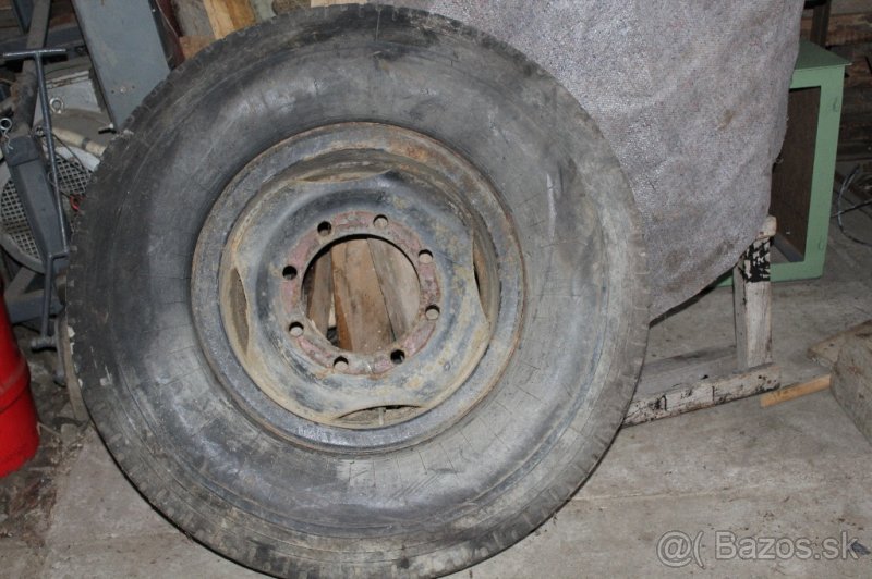 predám pneumatiky s postrekovača s diskami - 2