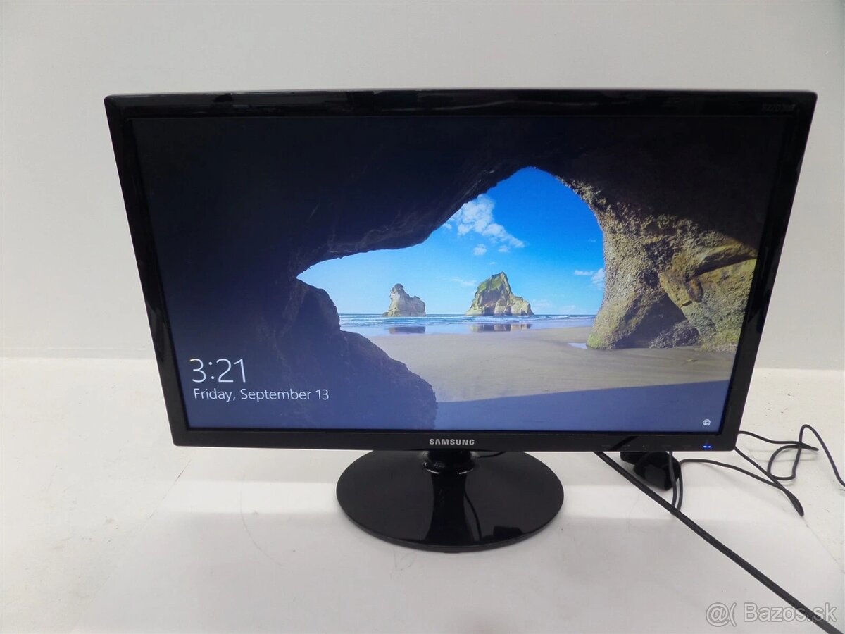 monitory Samsung S22D300HY - 21,5" a Philips 235PQ2 - 23" - 2