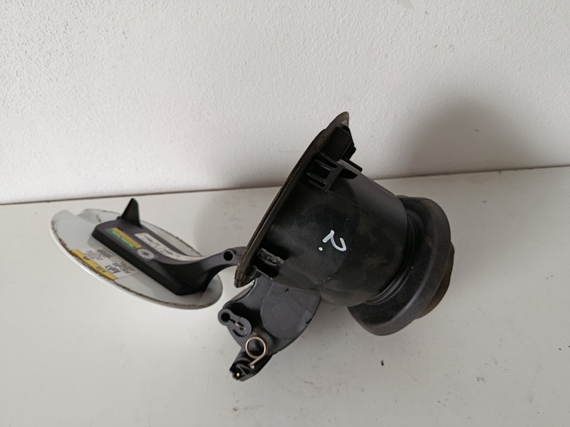 dvierka nadrze ford focus 2016 bm5127936 40€ - 2