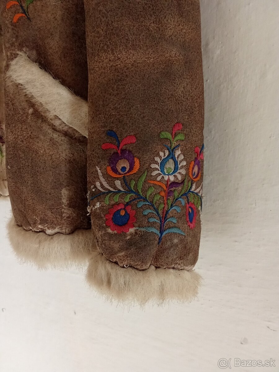 Starý krojovy kožuch. - 2