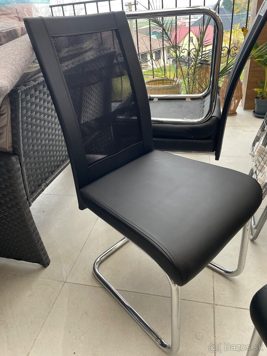 Jedálenský stôl + 4 stoličky - 2