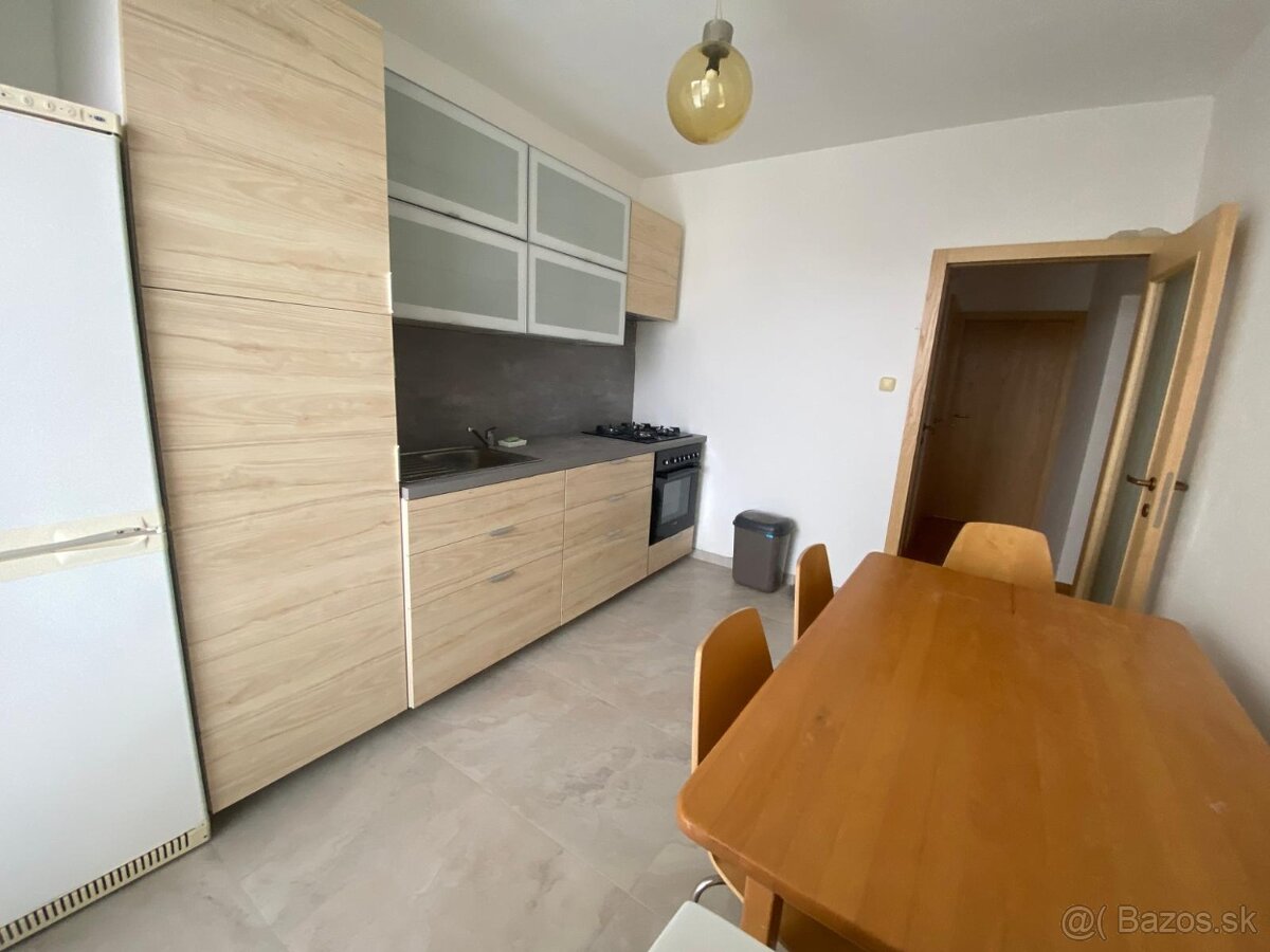 zariadená izba v 3i byte – Solinky - 2